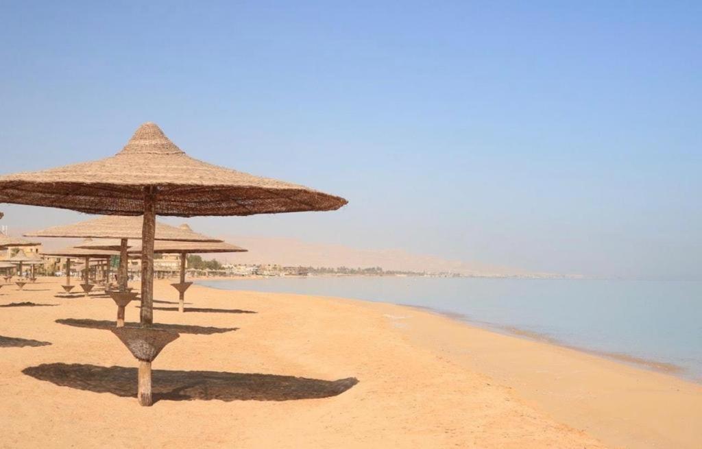 A Sea View Spacious Cheering 5 Bedroom Villa Ain Sokhna "Ain Bay" فيلا كاملة للإيجار قرية العين باي Ain Sukhna Esterno foto