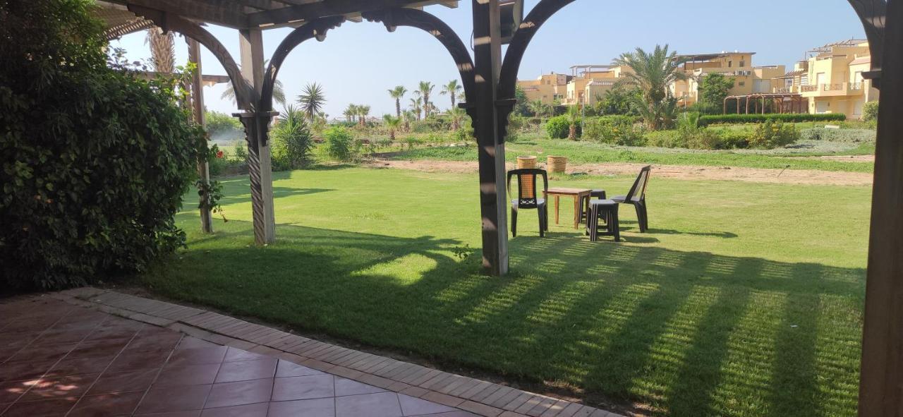 A Sea View Spacious Cheering 5 Bedroom Villa Ain Sokhna "Ain Bay" فيلا كاملة للإيجار قرية العين باي Ain Sukhna Esterno foto