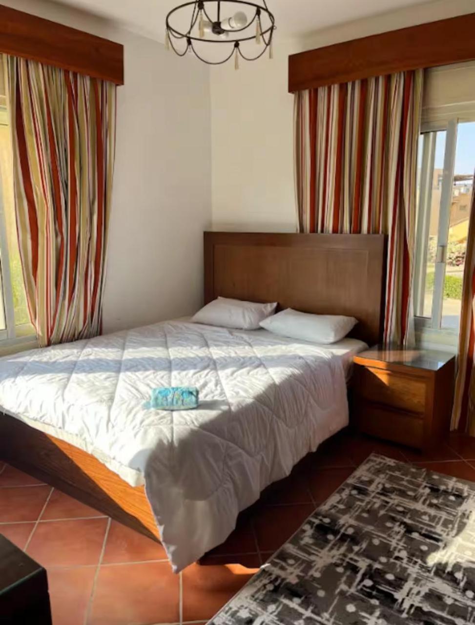 A Sea View Spacious Cheering 5 Bedroom Villa Ain Sokhna "Ain Bay" فيلا كاملة للإيجار قرية العين باي Ain Sukhna Esterno foto